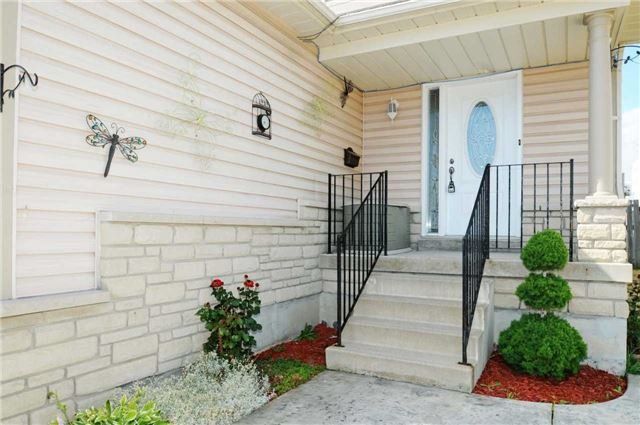 56 Ivory Crt, Clarington, L1C5C1 | Image 3