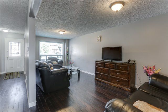 6 Woodward Cres, Ajax, L1S5T6 | Image 2
