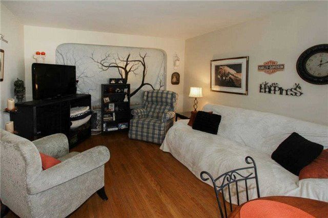 96 Oakes Ave, Oshawa, L1G6C6 | Image 3