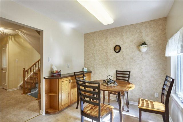 22 Renfield Cres, Whitby, L1P1B4 | Image 2