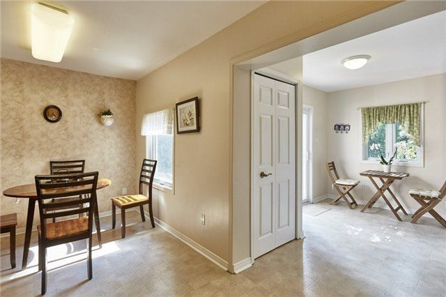 22 Renfield Cres, Whitby, L1P1B4 | Image 3