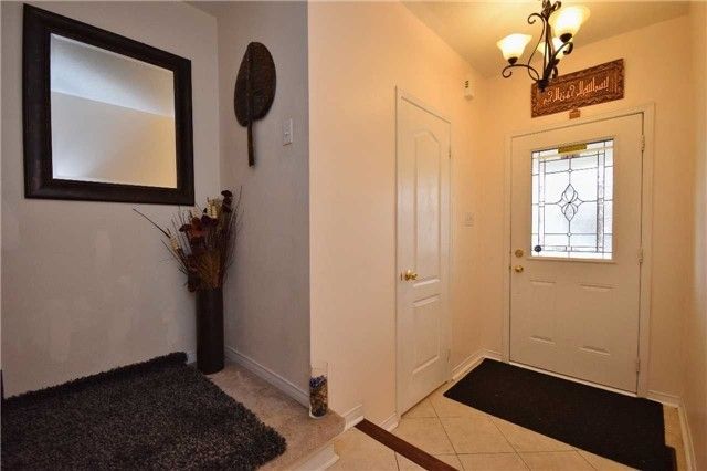 134 Fencerow Dr, Whitby, L1R3N5 | Image 3