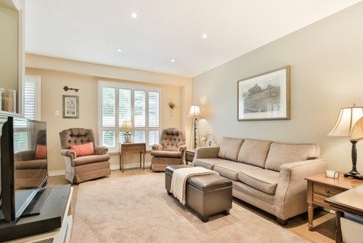 201 - 10 Bassett Blvd, Whitby, L1N9C3 | Image 3