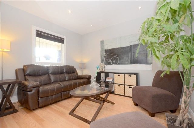 10 Eldon Ave, Toronto, M4C 5G1 | Image 3