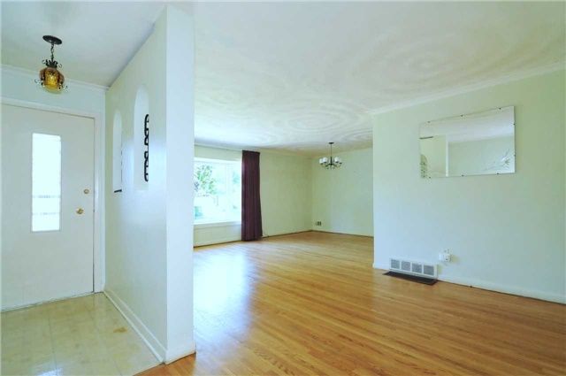 253 Chine Dr, Toronto, M1M2L6 | Image 2