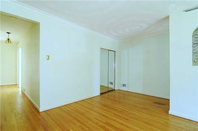 253 Chine Dr, Toronto, M1M2L6 | Image 3