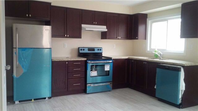 92 Markham Tr, Clarington, L1C0S4 | Image 2