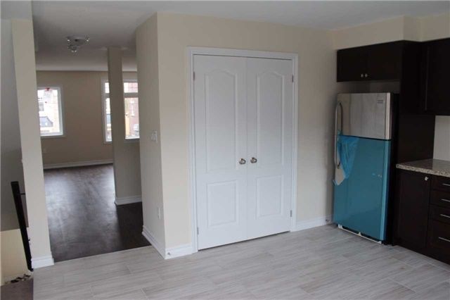 92 Markham Tr, Clarington, L1C0S4 | Image 3