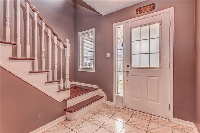 1636 Sarasota Cres, Oshawa, L1G8E9 | Image 2