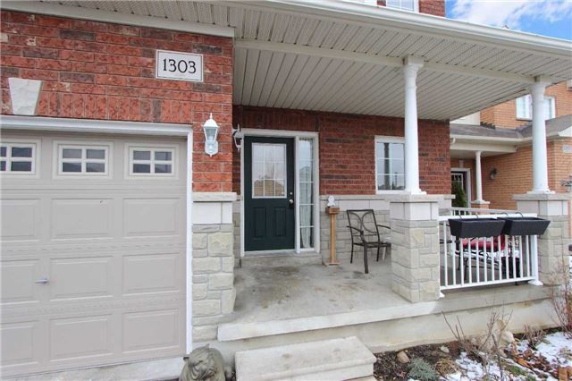 1303 Macinally Crt, Oshawa, L1K 0B6 | Image 2