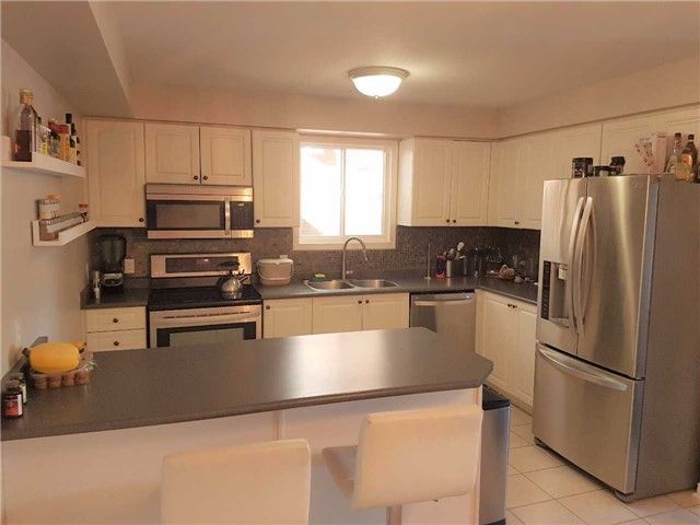 490 Flagstone Crt, Oshawa, L1K2Z7 | Image 2