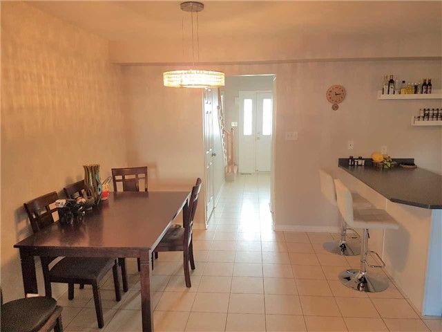 490 Flagstone Crt, Oshawa, L1K2Z7 | Image 3