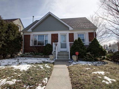 Detached House sold at 1 Milne Avenue, Toronto, Ontario, M1L1J7 - Oakridge - MLS: E3735836