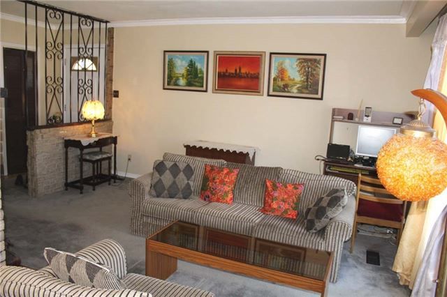 962 Midland Ave, Toronto, M1K 4G3 | Image 2