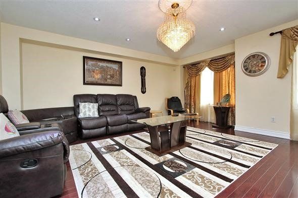 96 Jenkinson Way, Toronto, M1P5H4 | Image 2