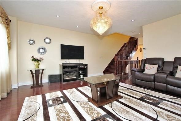 96 Jenkinson Way, Toronto, M1P5H4 | Image 3