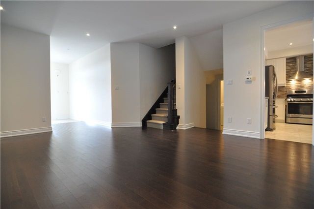 39 Mcroberts Cres, Clarington, L1E 0H5 | Image 3