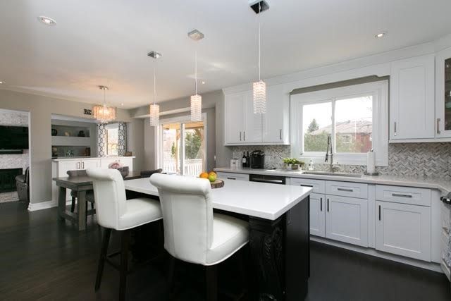 537 Charnwood Crt, Pickering, L1V4Y5 | Image 3