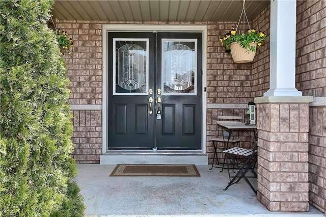 36 Rampart Cres, Whitby, L1P1T6 | Image 2