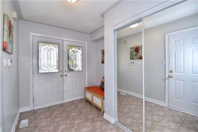 36 Rampart Cres, Whitby, L1P1T6 | Image 3