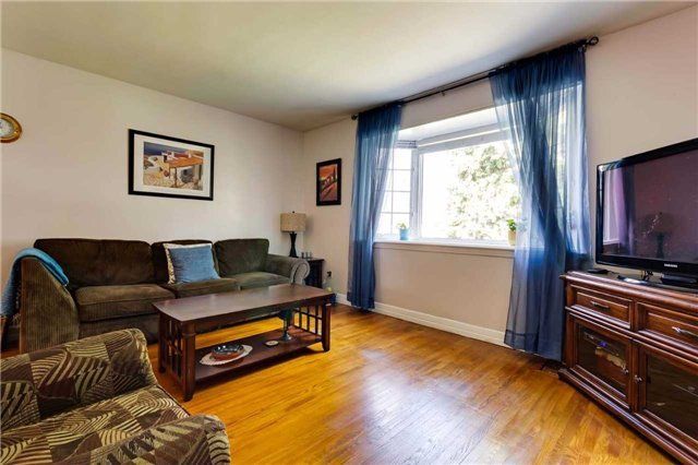 233 Oakridge Dr, Toronto, M1M2B5 | Image 2