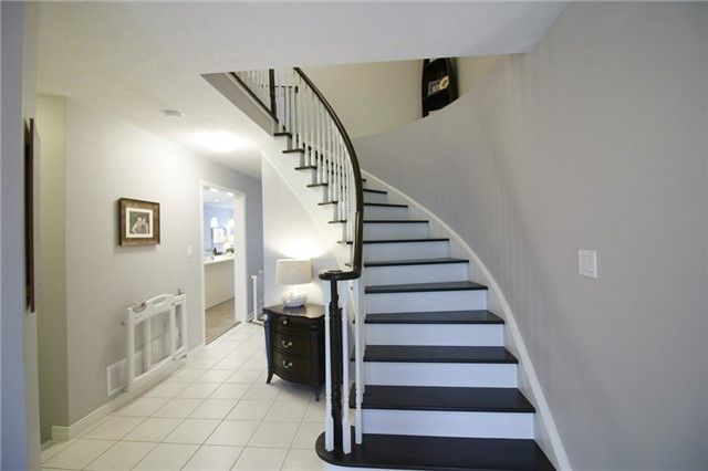 100 Fieldcrest Ave, Clarington, L1E2Y9 | Image 2