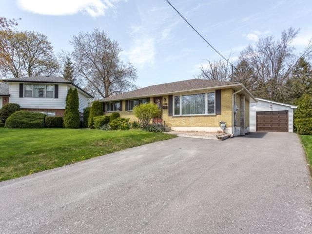 372 Garden Crt, Oshawa, L1J3E4 | Image 2