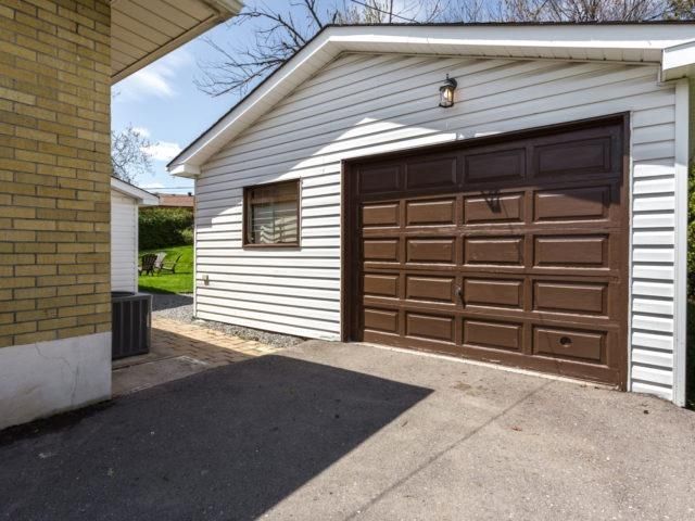 372 Garden Crt, Oshawa, L1J3E4 | Image 3