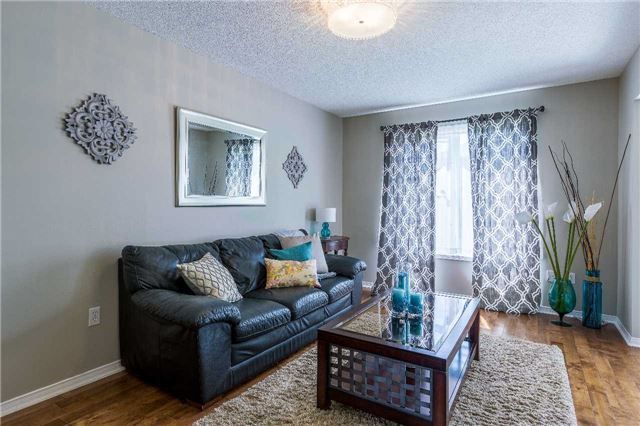 12 Carrington Pl, Whitby, L1R3E9 | Image 2