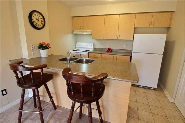 109 - 90 Aspen Springs Dr, Clarington, L1C5N3 | Image 2