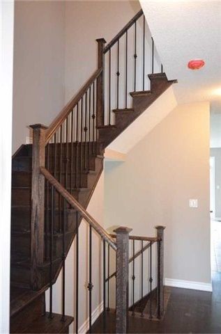 10 Moses Cres, Clarington, L1C 0T7 | Image 2