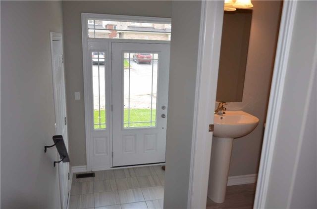 10 Moses Cres, Clarington, L1C 0T7 | Image 3