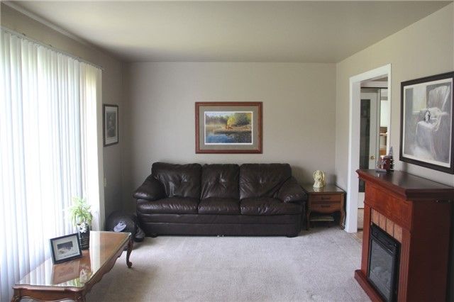Main - 712 Victory Dr, Pickering, L1W2S2 | Image 3