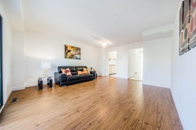 58 Glanvil Cres, Toronto, M1B4R7 | Image 3