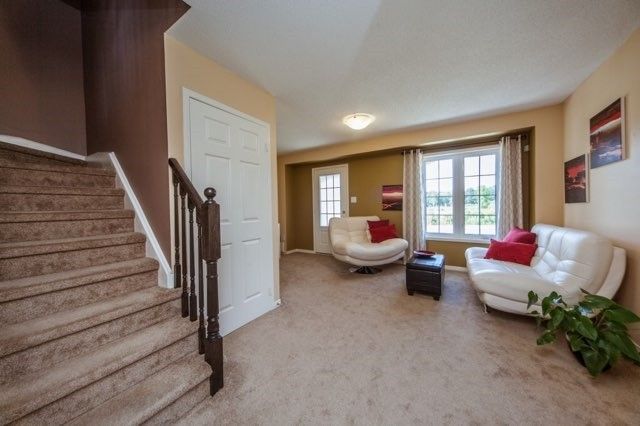401 Rossland Rd E, Ajax, L1Z0M7 | Image 2