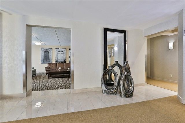 1212 - 2 Glamorgan Ave, Toronto, M1P2M8 | Image 3