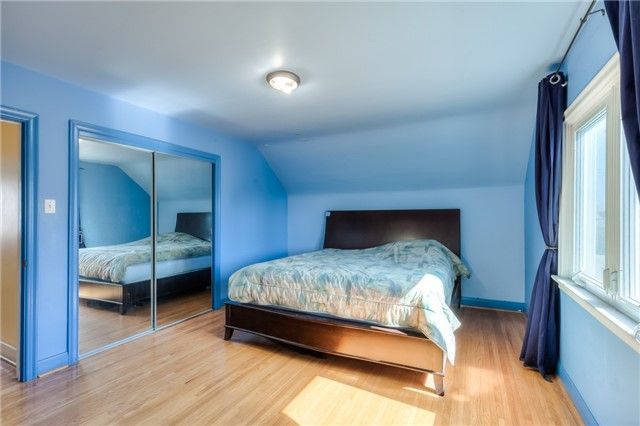 16 Robertsfield Cres, Toronto, M1R2X2 | Image 2