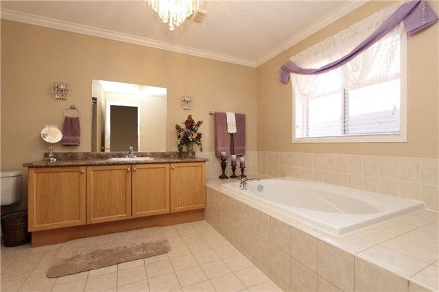 1081 Langford St, Oshawa, L1K2W1 | Image 2