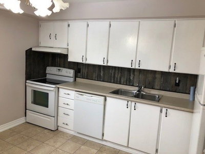 Townhouse leased at 20-730 Cedar Street, Oshawa, Ontario, L1H4M6 - Lakeview - MLS: E4098179