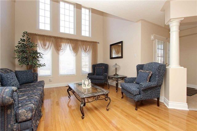 1081 Langford St, Oshawa, L1K2W1 | Image 2