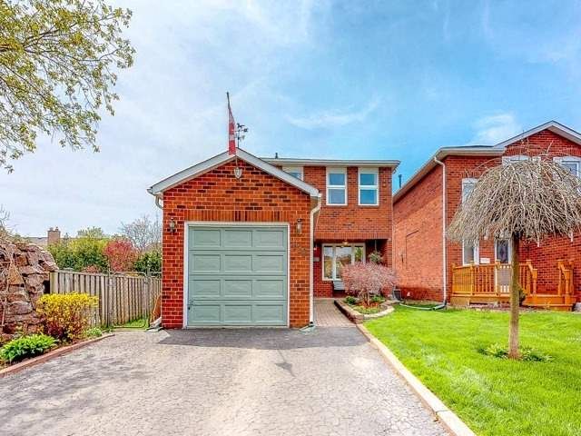 630 Sultana Sq, Pickering, L1V3Y3 | Image 2