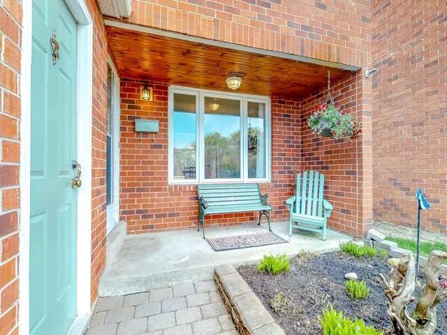 630 Sultana Sq, Pickering, L1V3Y3 | Image 3