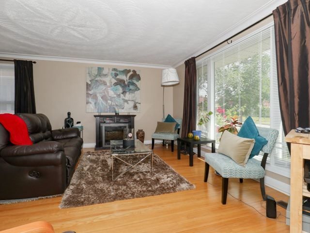 Upper - 88 Wexford Blvd, Toronto, M1R1L6 | Image 2