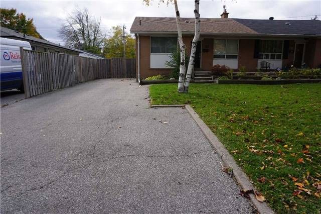 44 Billingsgate Cres, Ajax, L1S2R8 | Image 2