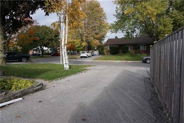 44 Billingsgate Cres, Ajax, L1S2R8 | Image 3