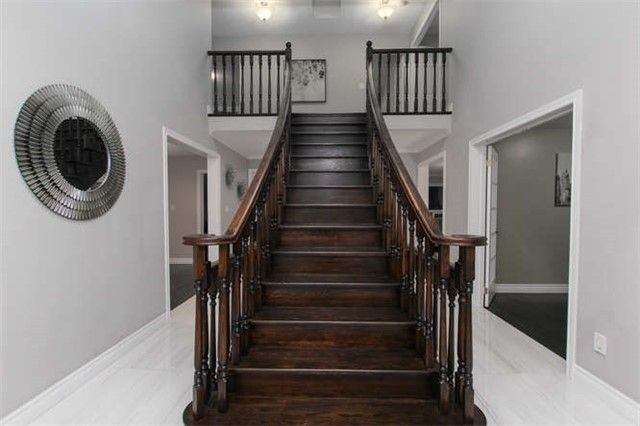 36 Ravenview Dr, Whitby, L1R1Y2 | Image 2