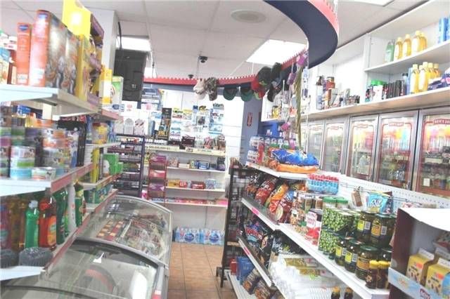 8 Midtown Dr, Oshawa, L1J3Z7 | Image 2