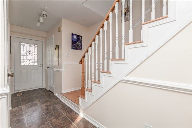 1544 Connery Cres, Oshawa, L1J8G1 | Image 2