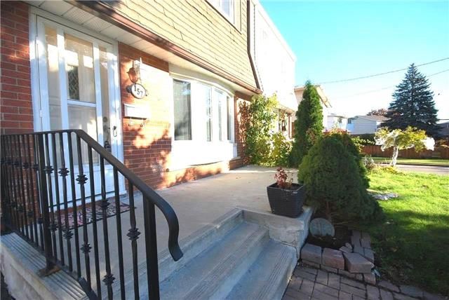 157 Barkley Cres, Oshawa, L1J2E5 | Image 2