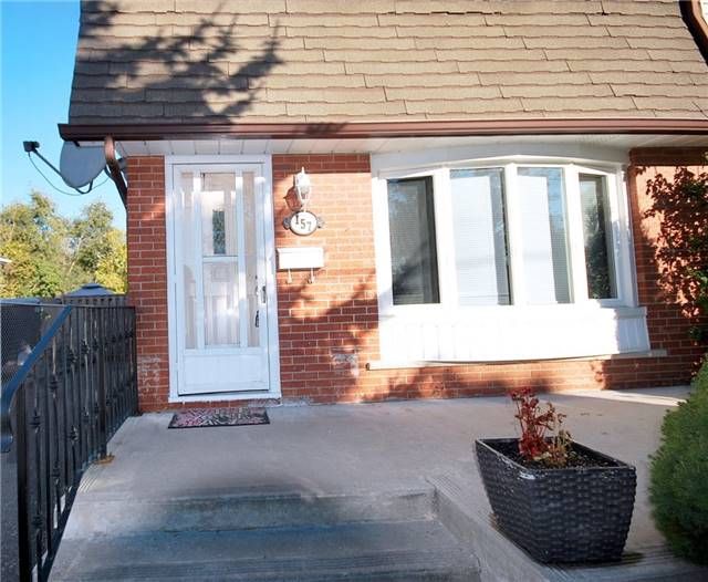 157 Barkley Cres, Oshawa, L1J2E5 | Image 2